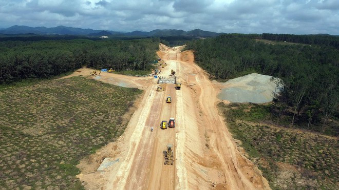 11 dự án thành phần cao tốc Bắc - Nam giai đoạn 2017-2020 vẫn thiếu 4 triệu m3 đất đắp nền