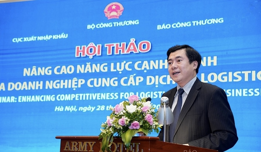 Thứ trưởng Bộ Công Thương Nguyễn Sinh Nhật Tân phát biểu khai mạc hội thảo. 