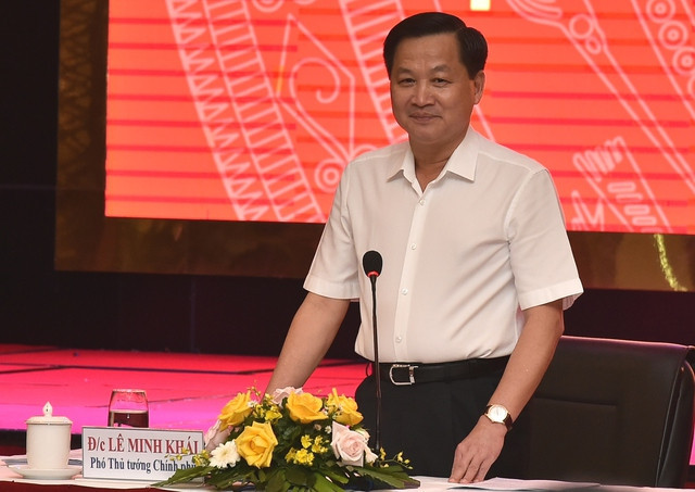 Phó Thủ tướng Lê Minh Khái đề nghị cấp ủy, chính quyền địa phương, nhất là người đứng đầu phải sát sao hơn nữa với công việc, phải nắm rõ từng dự án, từng khó khăn, vướng mắc cụ thể để kịp thời tháo gỡ. Ảnh VGP/Trần Mạnh