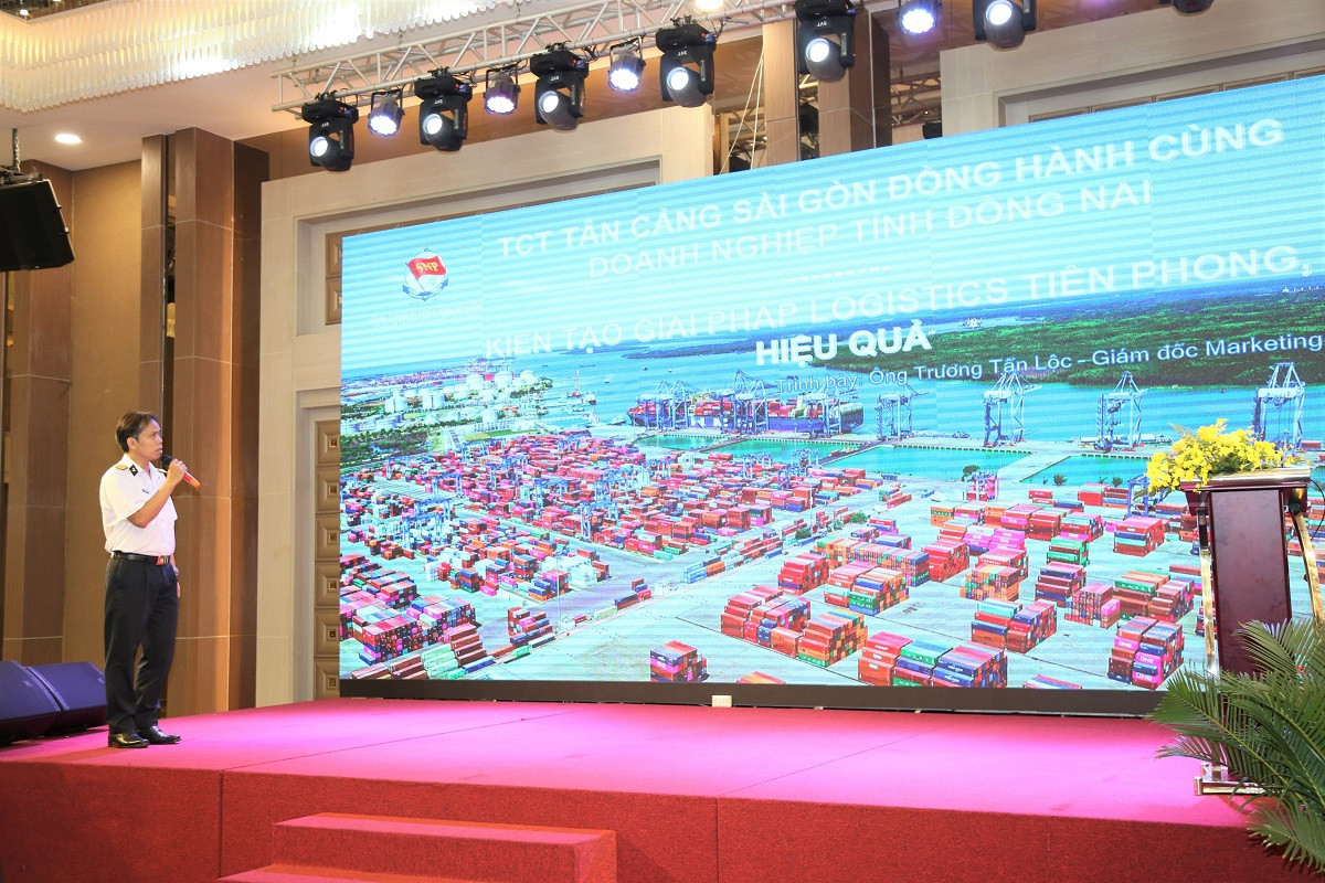 Ông Trương Tấn Lộc, Giám đốc Marketing Tân Cảng Sài Gòn giới thiệu nhiều giải pháp logistics giúp tối ưu hoạt động của các doanh nghiệp 