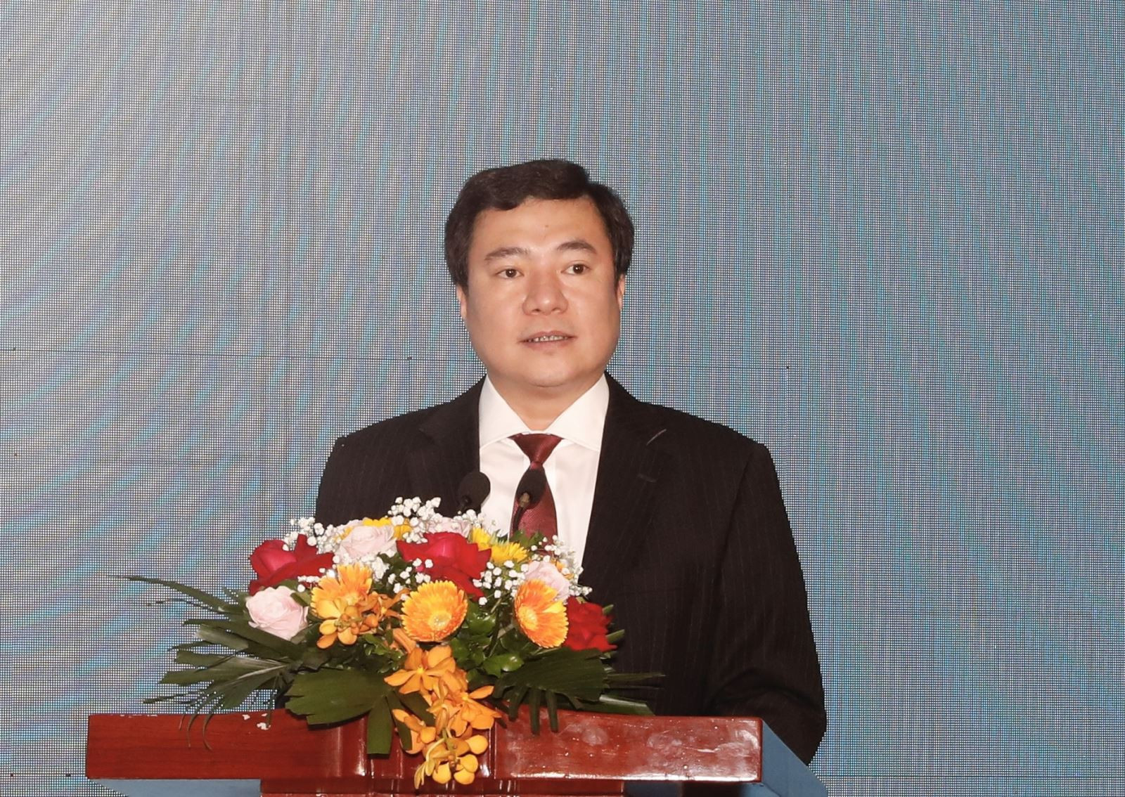 Thứ trưởng Bộ Công Thương Nguyễn Sinh Nhật Tân phát biểu tại hội nghị. 