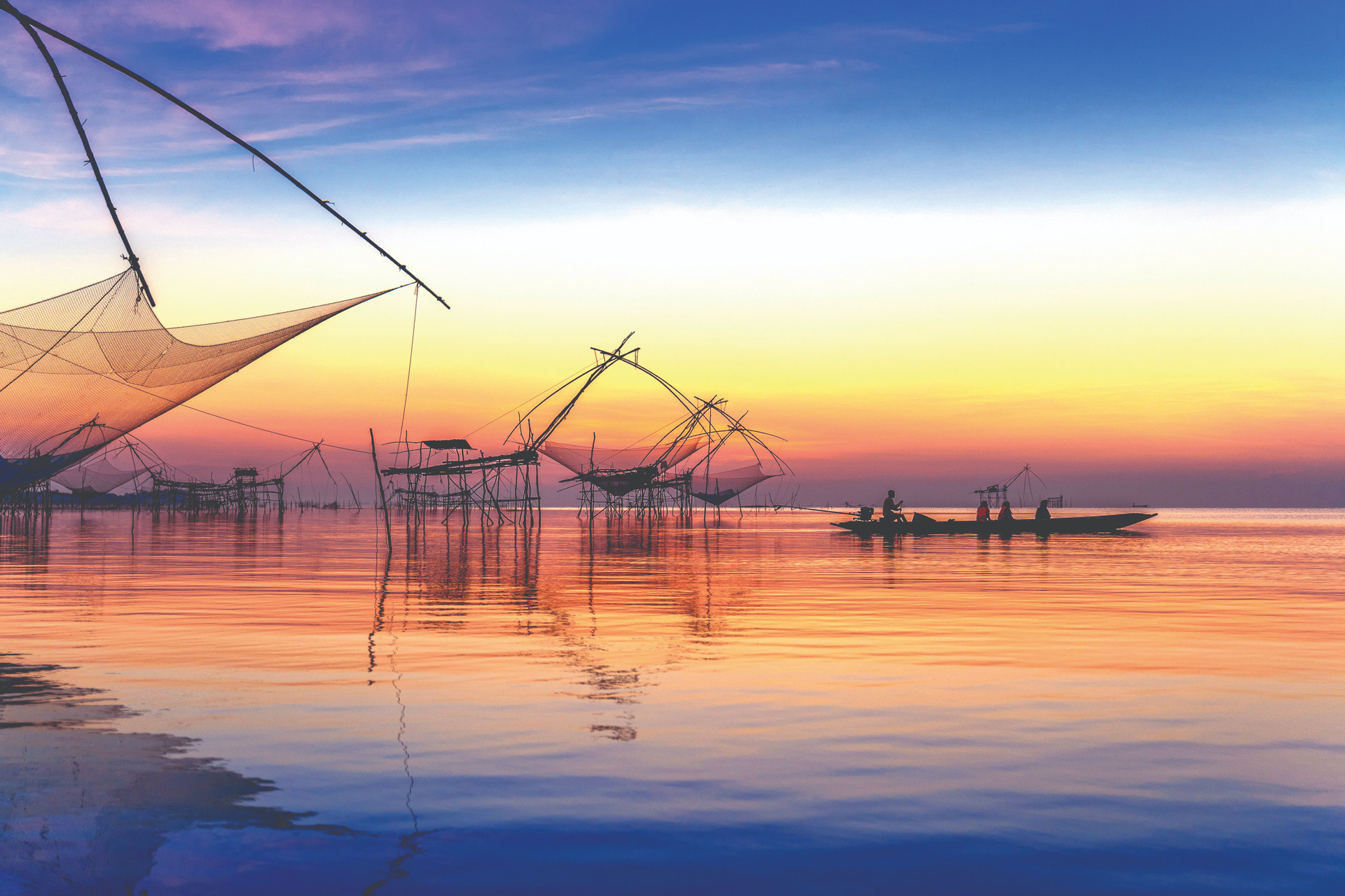 beautiful-sunrise-fishing-dip-nets-pakpra-phatthalung-thailand-compressed.jpg