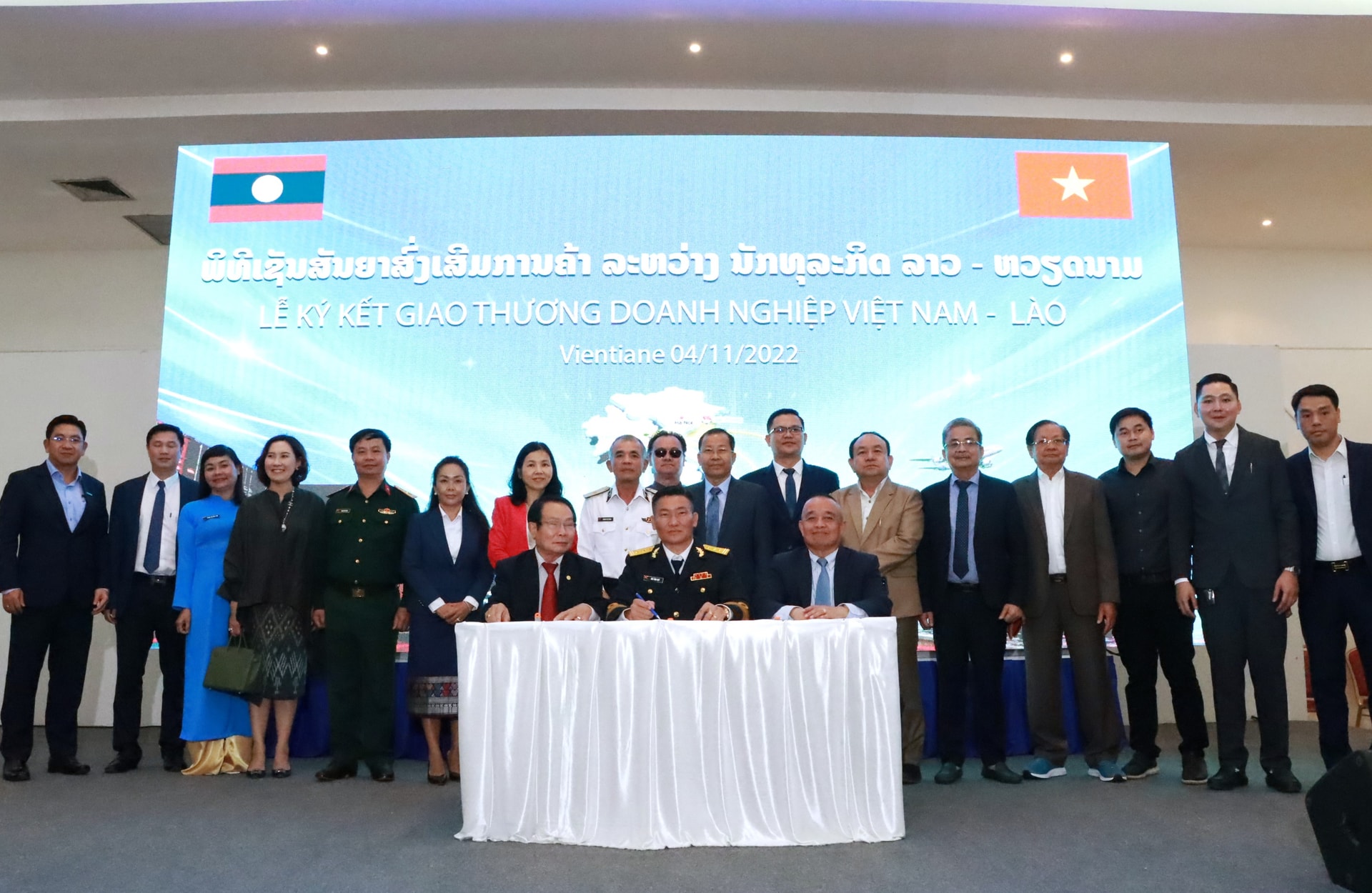 6.-tcsg-da-ky-ket-bien-ban-ghi-nho-hop-tac-cung-hiep-hoi-logistics-quoc-te-lao-hoi-doanh-nghiep-viet-nam-tai-lao.jpg