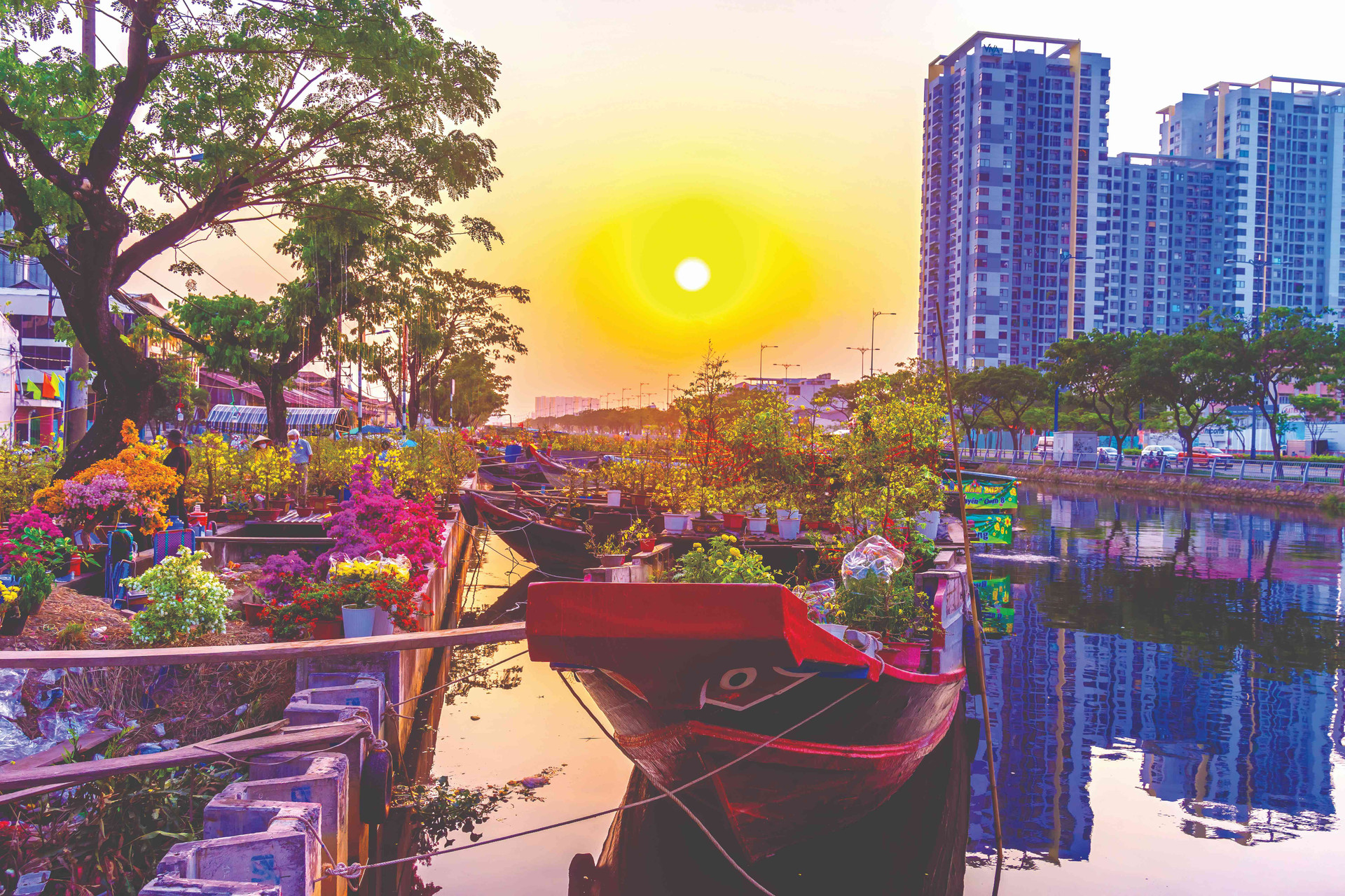 springtime-saigon-boat-canal-transport-spring-flower-tet-ben-binh-dong-open-air-market-vietnamese-happy-with-lunar-new-year-vietnam-compressed.jpeg