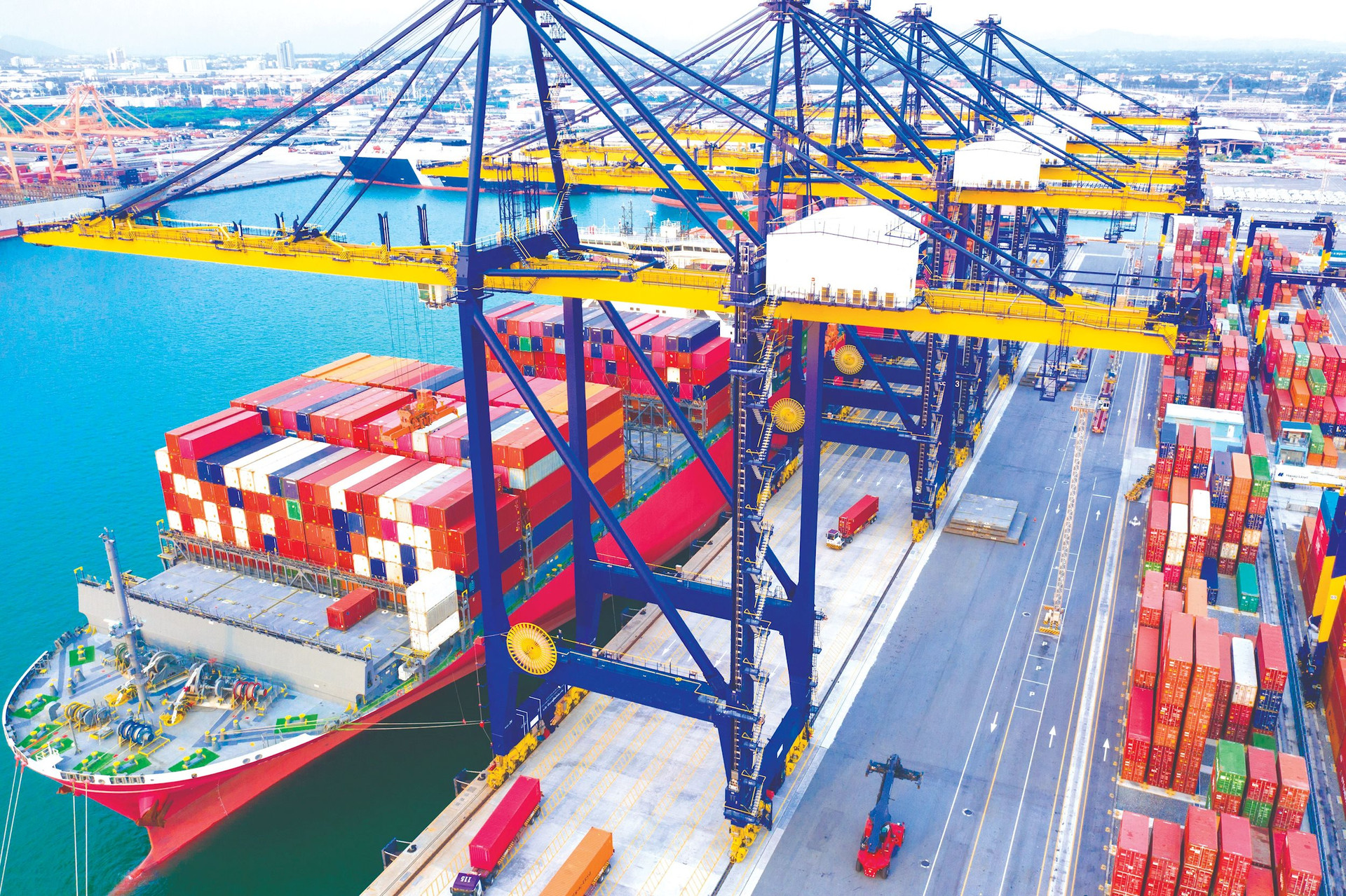 container-ships-industrial-ports-business-import-export-logistics-supplychain-compressed.jpeg