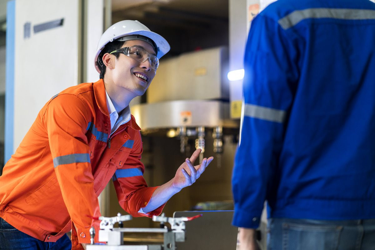 male-asian-engineer-professional-having-discussion-standing-concult-cnc-machine-factory-two-asian-coworker-brainstorm-explaining-solves-process-cnc-operate-machine-1-.jpg