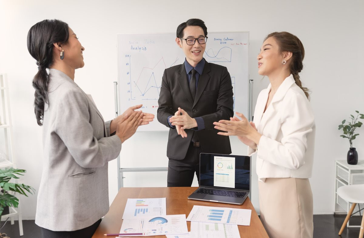 successful-business-team-is-clapping-their-hands-asian-businesspeople-celebration-1-.jpg