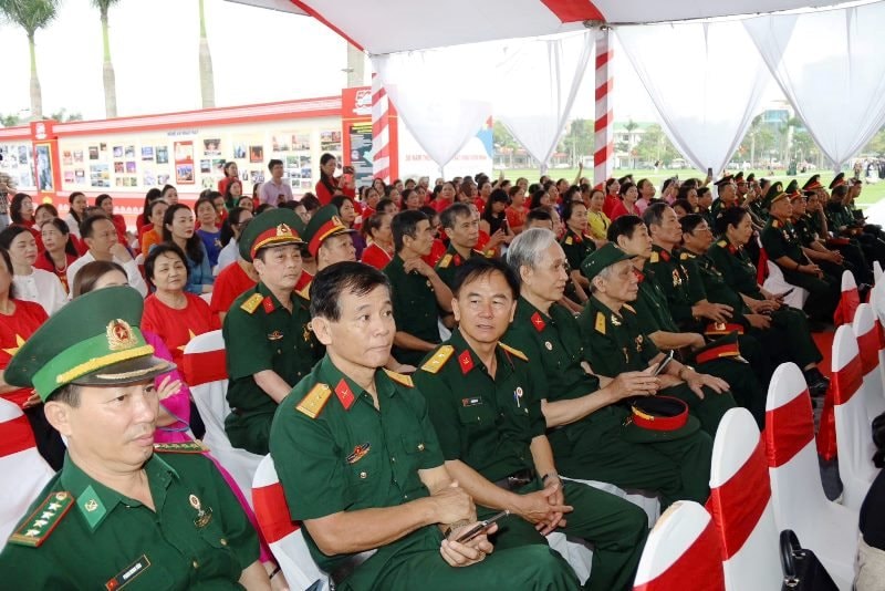 trungbayanh-50namthongnhat2.jpg