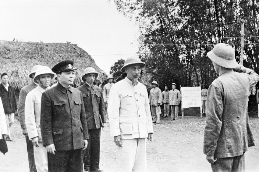trienlamhochiminh1.jpg