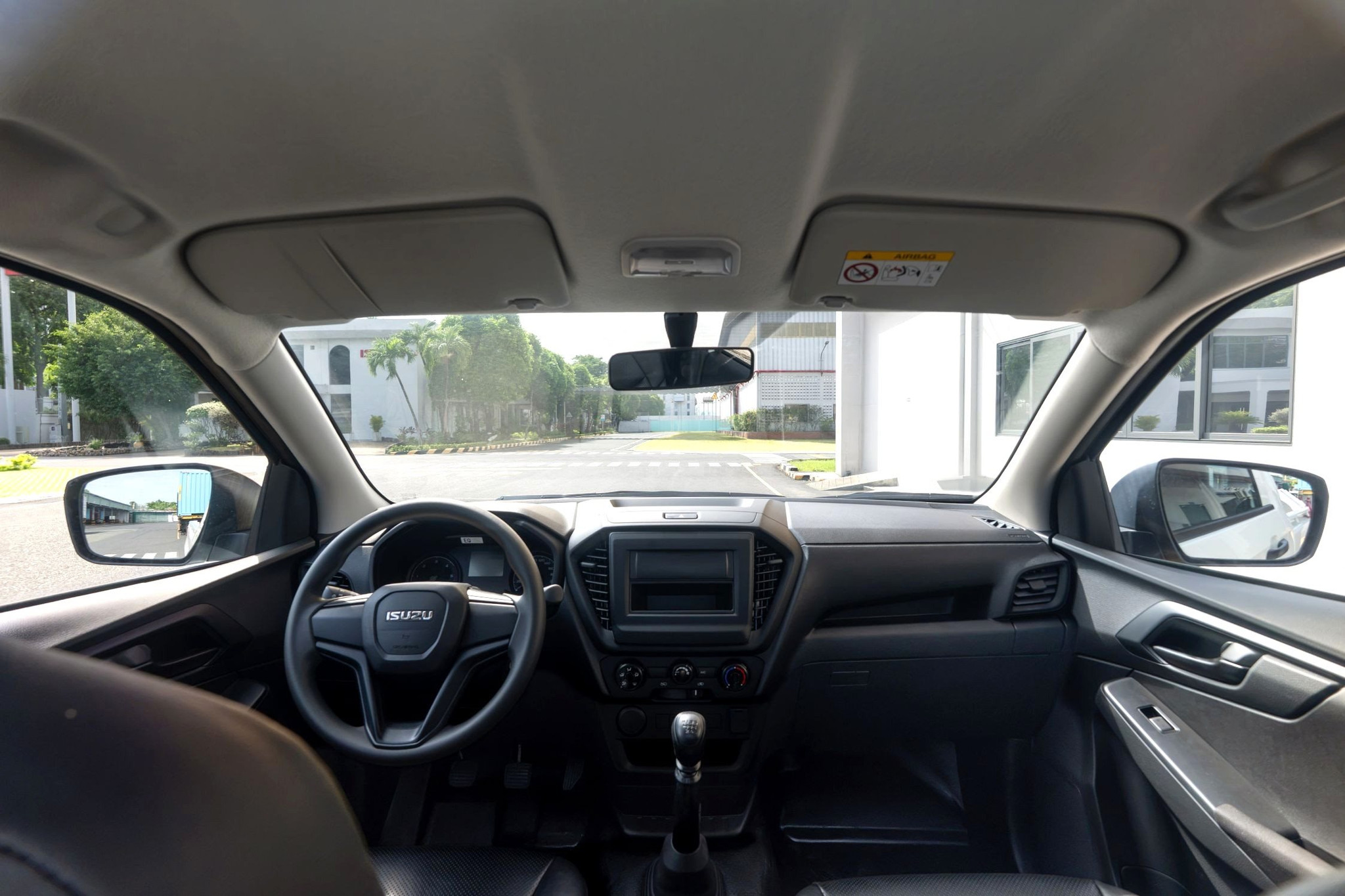 tong-quan-khoang-lai-cua-isuzu-d-max-d-cargo-1000-copy.jpg