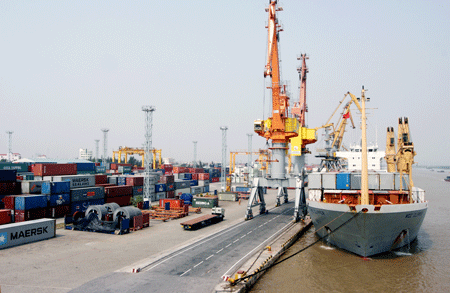 Cái mới về Môi trường đầu tư  - kinh doanh của Bà Rịa - Vũng Tàu:     Cải cách thủ tục hải quan song hành phát triển cùng dịch vụ logistics - cảng biển
