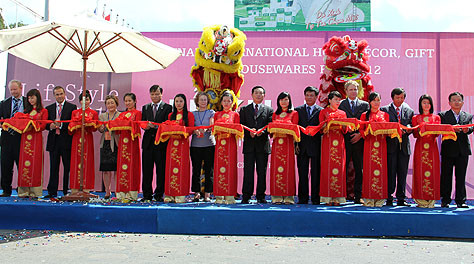 Hội chợ quốc tế hàng thủ công mỹ nghệ Việt Nam năm 2012