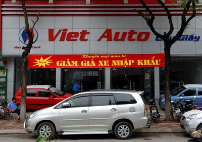 Thị trường ô tô tiếp tục giảm sâu