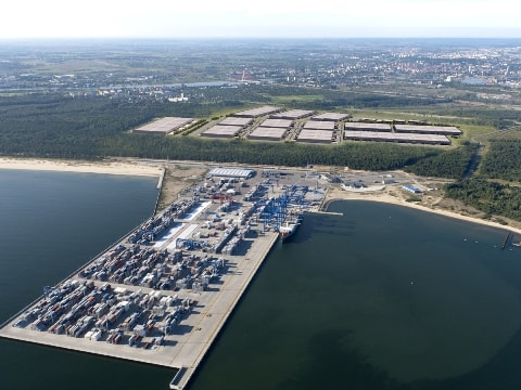 Việt Nam cần xây dựng trung tâm logistics