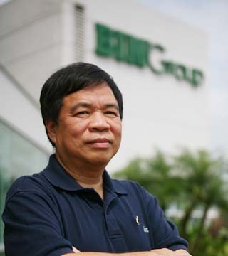 Ông chủ đầm tôm thích bay