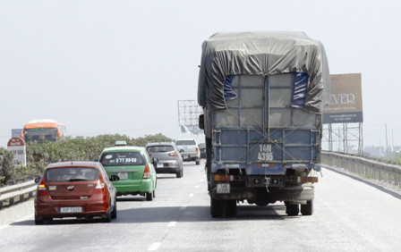 Xe chở quá tải và mối quan hệ giữa giao thông - vận tải - logistics