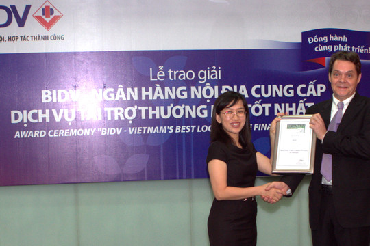 BIDV nhận giải thưởng “Ngân hàng nội địa cung cấp sản phẩm tài trợ thương mại tốt nhất Việt Nam năm 2012”