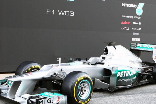 Mercedes chính thức ra mắt xe đua F1 mùa giải 2012