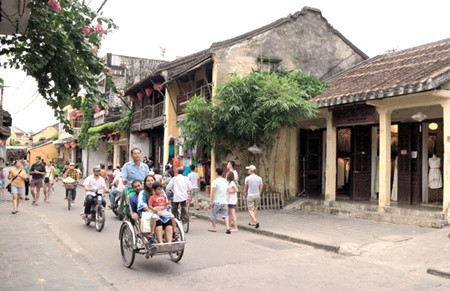 Hoi An tightens ticket inspections