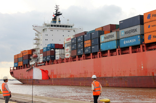 Saigon Port welcomes largest-ever cargo ship
