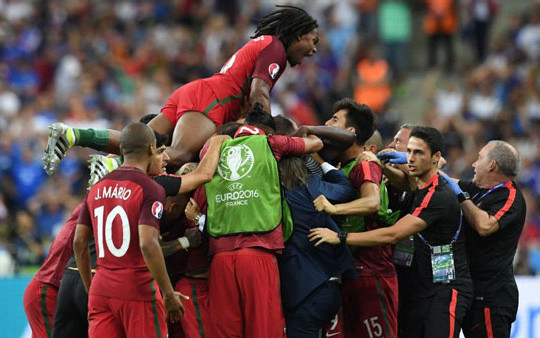 Lần đầu tiên, Bồ Đào Nha vô địch bóng đá Châu Âu