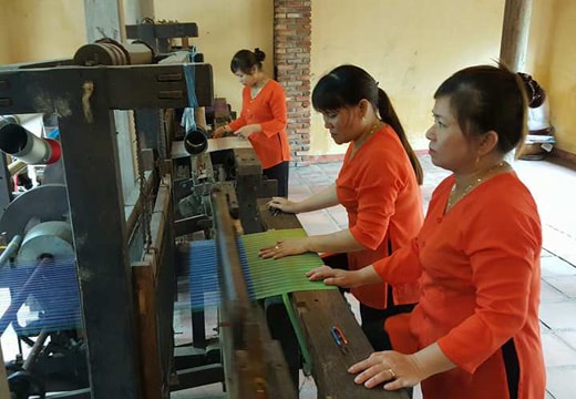 Tôn vinh và mở đầu ra cho tơ lụa Việt Nam