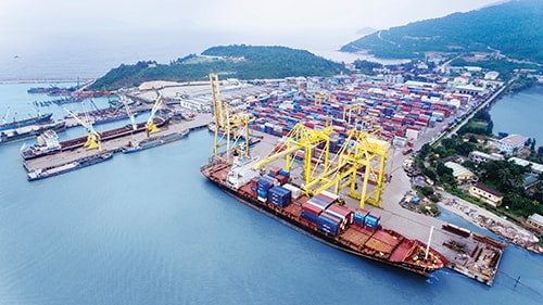 Phát triển cảng biển miền Trung: Thách thức đối với ngành dịch vụ logistics