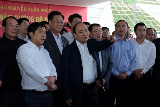 Thủ tướng Nguyễn Xuân Phúc thăm công trình hầm đường bộ Đèo Cả