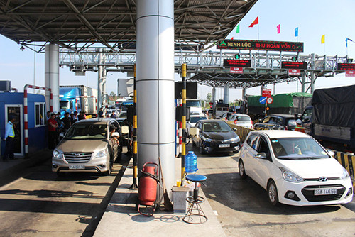Ùn tắc giao thông tại trạm BOT Ninh Lộc: Cần giải pháp mạnh từ phía chính quyền