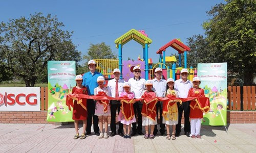 “Chung một ước mơ” trao gửi niềm vui đến trẻ em xã Long Sơn
