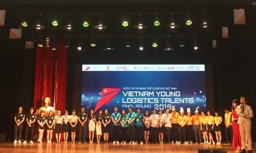 Đội The Rainbow Warriors đoạt giải nhất cuộc thi Vietnam Young Logistics Talents 2018