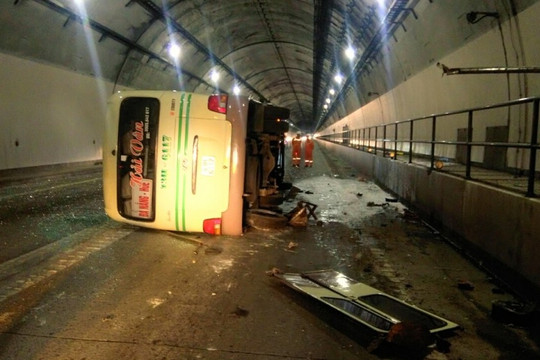 Kịp thời cứu hộ tai nạn tại cửa hầm Hải Vân