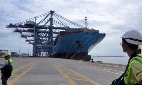 Hàng về Cái Mép cao hơn về Cát Lái 100 USD mỗi container?