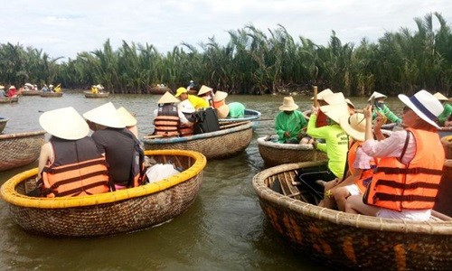 Du lịch Việt Nam bị cảnh báo "chạm tới điểm bùng phát"