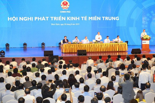 Thủ tướng Nguyễn Xuân Phúc: “Miền Trung cần tập trung vào 5 trụ cột kinh tế”