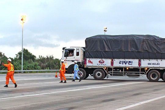 Lãng phí cân tải trọng xe trên cao tốc