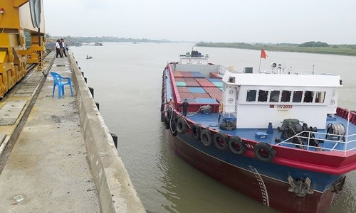 Hàng loạt cảng container đường thủy “đói” hàng