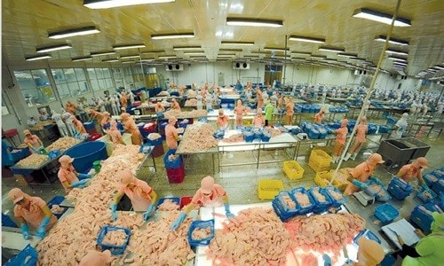 Thận trọng ứng phó bất ổn thương mại