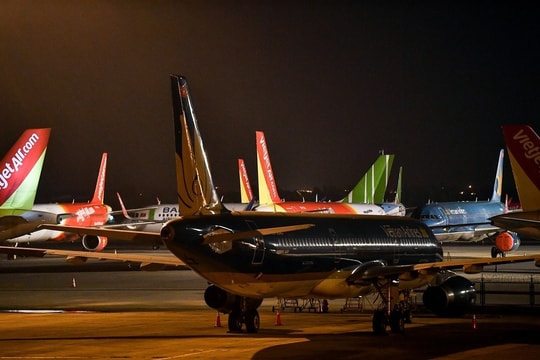 Hàng không Việt "đau đầu" vì phí "nằm sân" cho máy bay