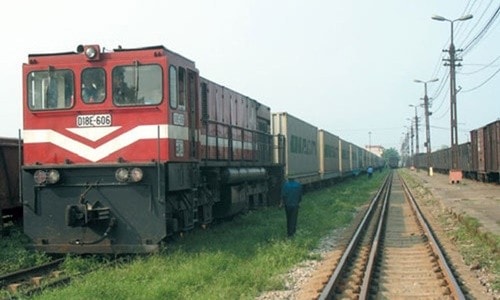 Đường sắt cầm cự nhờ tàu hàng