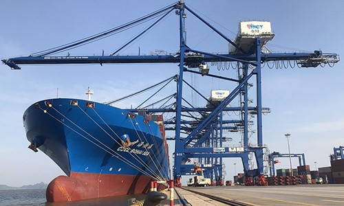 Siêu tàu trăm nghìn tấn vừa cập cảng container quốc tế Hải Phòng