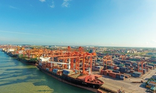 Hàng hải vươn mình “đón sóng”