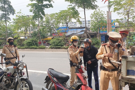 Mạnh tay phạt “ma men” lái xe sau giãn cách