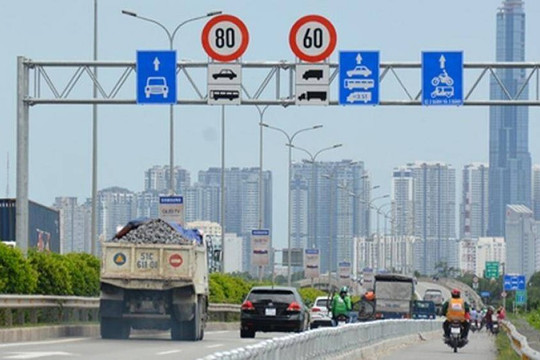 Tài xế nói gì về quy chuẩn giao thông đường bộ mới?