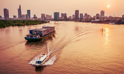 Will the market share of inland waterway transport reach 35% in 2025?