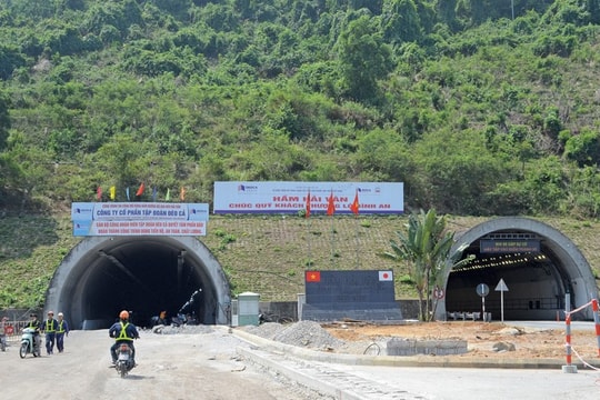 Let's put Hai Van tunnel 2 into operation