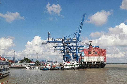 Ngành cảng biển "thăng hoa" nhờ xuất nhập khẩu tích cực