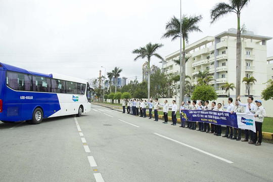 Doosan Vina hỗ trợ xe miễn phí đưa đón người lao động về quê dịp Tết