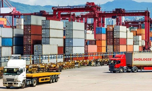 Xuất nhập khẩu hàng hóa trong 5 tháng đầu năm tăng 33,7%