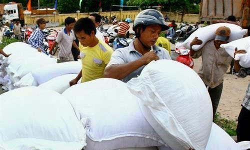 Chính phủ xuất hơn 130.000 tấn gạo hỗ trợ người dân gặp khó vì dịch Covid-19